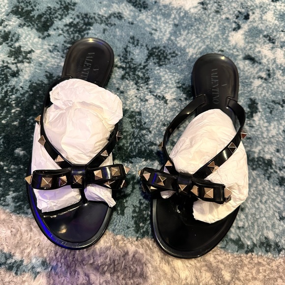 Valentino Garavani RUBBER ROCKSTUD THONG size 38 - Picture 5 of 10